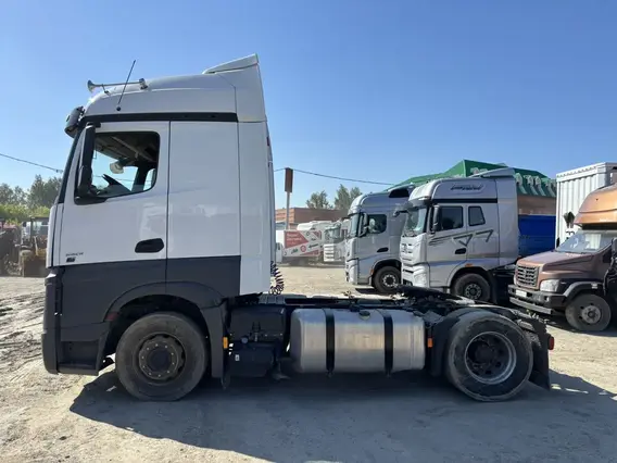 Седельный тягач Mercedes-Benz Actros 2023 года б/у фото 9