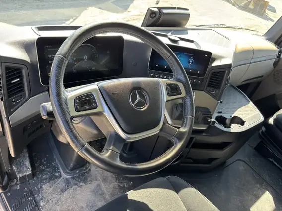 Седельный тягач Mercedes-Benz Actros 2023 года б/у фото 10