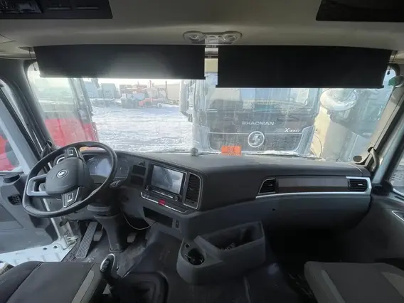 Седельный тягач Shacman SX42584V324 2023 года б/у фото 5
