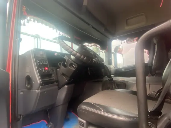 Седельный тягач Scania P 2018 года б/у фото 8