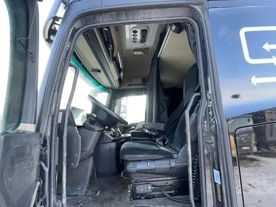 Седельный тягач Mercedes-Benz Actros 2020 года б/у фото 10