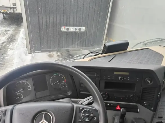 Седельный тягач Mercedes-Benz Actros 2023 года б/у фото 5