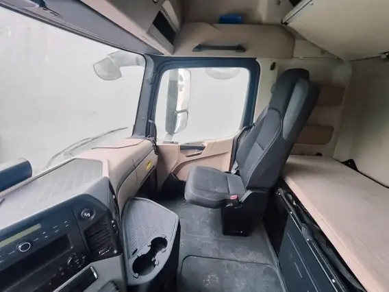 Седельный тягач Mercedes-Benz Actros 2023 года б/у фото 6