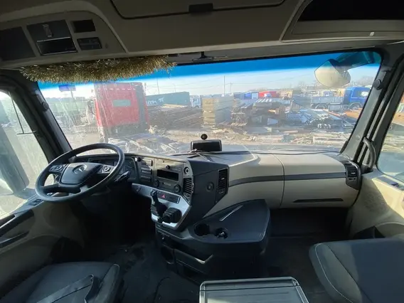Седельный тягач Mercedes-Benz Actros 2023 года б/у фото 12