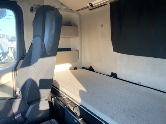 Седельный тягач Mercedes-Benz Actros 2023 года б/у фото 14