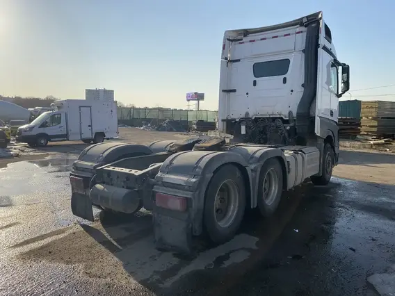Седельный тягач Mercedes-Benz Actros 2023 года б/у фото 6