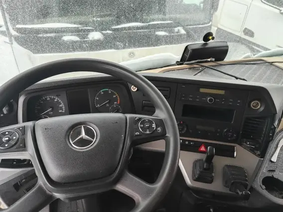 Седельный тягач Mercedes-Benz Actros 2023 года б/у фото 7