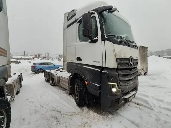 Седельный тягач Mercedes-Benz Actros 2023 года б/у