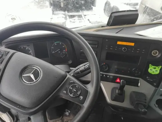 Седельный тягач Mercedes-Benz Actros 2023 года б/у фото 6