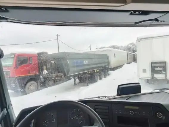 Седельный тягач Mercedes-Benz Actros 2023 года б/у фото 6