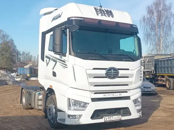 Седельный тягач FAW J7 2023 года б/у