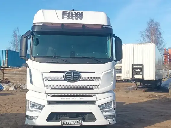 Седельный тягач FAW J7 2023 года б/у фото 2