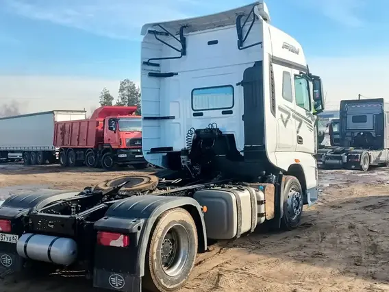 Седельный тягач FAW J7 2023 года б/у фото 7