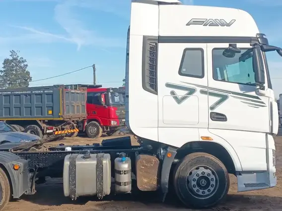 Седельный тягач FAW J7 2023 года б/у фото 8