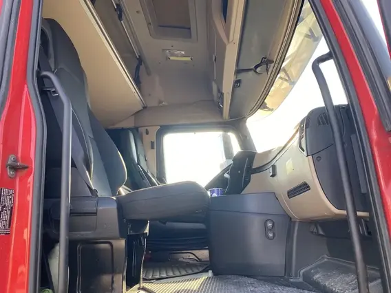 Седельный тягач Mercedes-Benz Actros 2022 года б/у фото 11