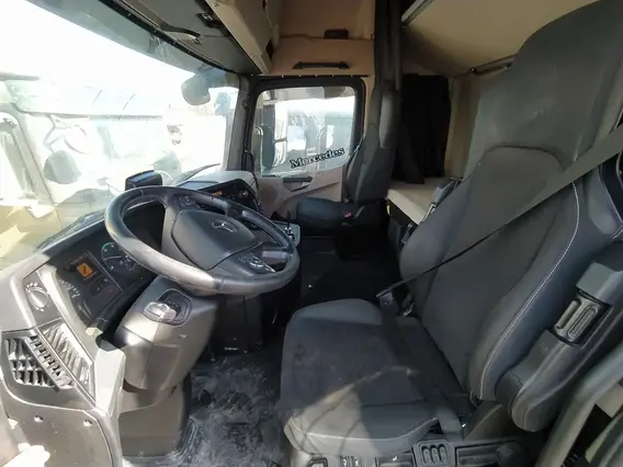 Седельный тягач Mercedes-Benz Actros 2022 года б/у фото 11