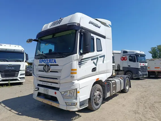 Седельный тягач FAW J7 2023 года б/у фото 2