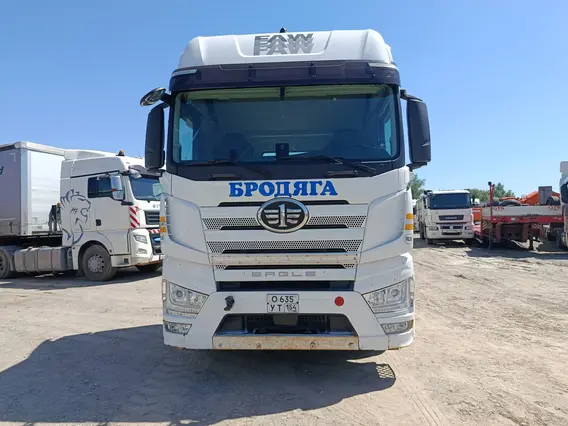 Седельный тягач FAW J7 2023 года б/у фото 3