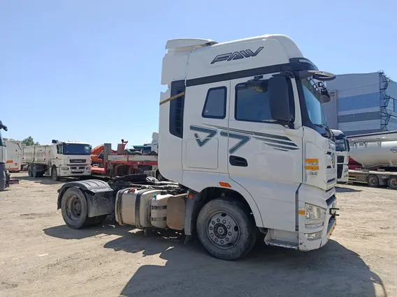 Седельный тягач FAW J7 2023 года б/у фото 4