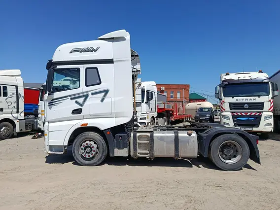 Седельный тягач FAW J7 2023 года б/у фото 9