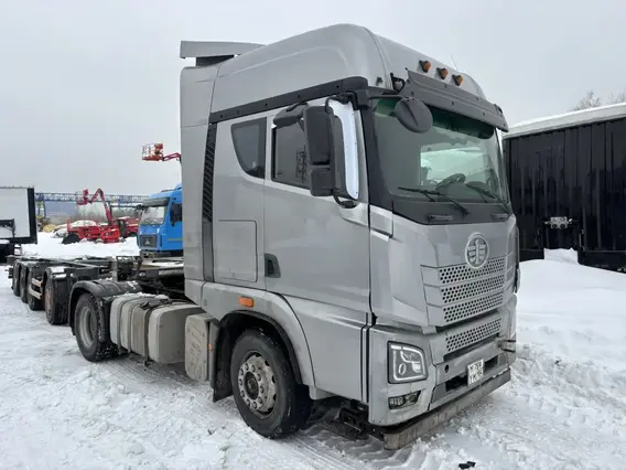 Седельный тягач FAW JH6 2023 года б/у