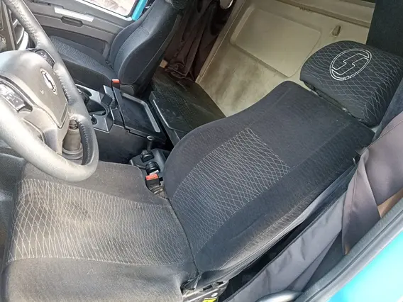 Седельный тягач Shacman SX42584V324 2023 года б/у фото 11