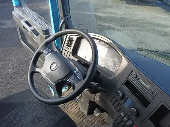 Седельный тягач Shacman SX42584V324 2023 года б/у фото 10