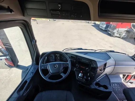 Седельный тягач Mercedes-Benz Actros 2022 года б/у фото 16
