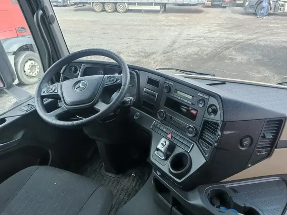 Седельный тягач Mercedes-Benz Actros 2022 года б/у фото 9