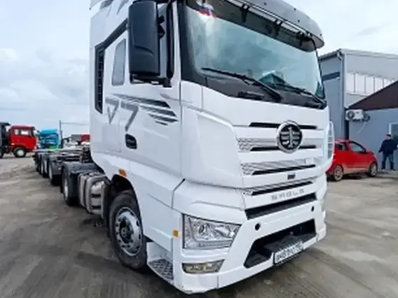 Седельный тягач FAW J7 2023 года б/у