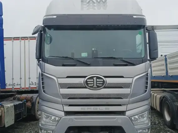 Седельный тягач FAW J7 2023 года б/у