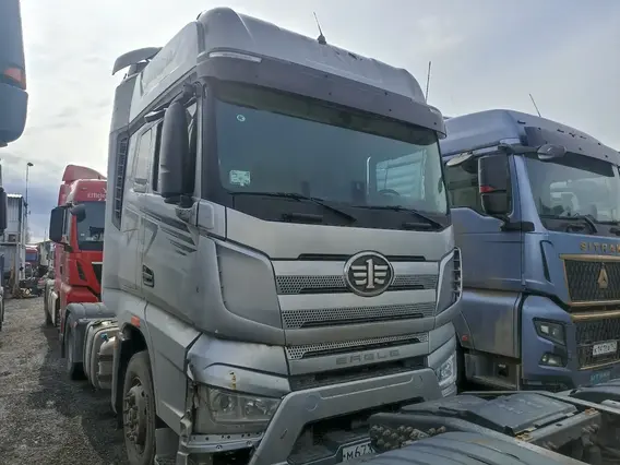Седельный тягач FAW J7 2023 года б/у