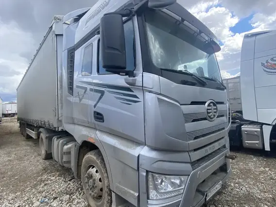 Седельный тягач FAW J7 2023 года б/у