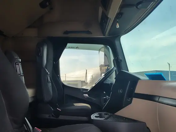 Седельный тягач Mercedes-Benz Actros 2022 года б/у фото 13