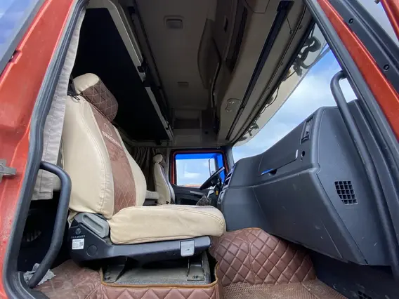 Седельный тягач Shacman SX42584V324 2022 года б/у фото 9