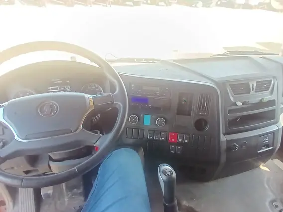 Седельный тягач Shacman SX42584V324 2022 года б/у фото 12