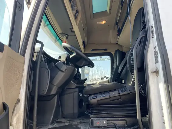 Седельный тягач Mercedes-Benz Actros 2022 года б/у фото 12