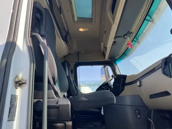 Седельный тягач Mercedes-Benz Actros 2022 года б/у фото 13