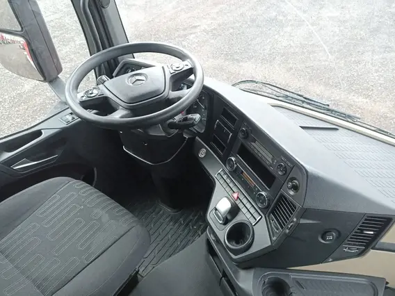 Седельный тягач Mercedes-Benz Actros 2022 года б/у фото 9