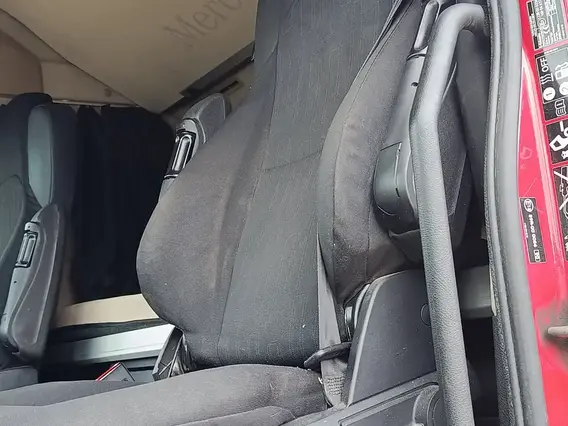 Седельный тягач Mercedes-Benz Actros 2022 года б/у фото 9