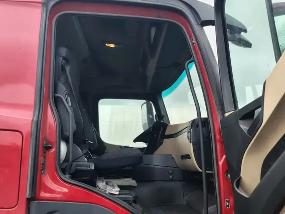 Седельный тягач Mercedes-Benz Actros 2021 года б/у фото 10