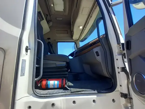 Седельный тягач Dongfeng DFH4180 2023 года б/у фото 10