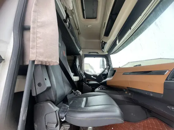 Седельный тягач Shacman SX4258Y3334 2022 года б/у фото 10
