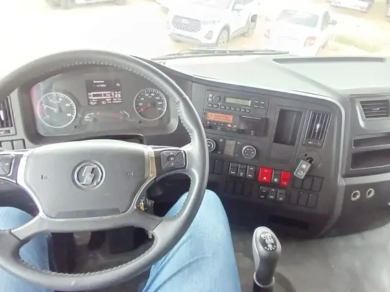 Седельный тягач Shacman SX42584W324C 2023 года б/у фото 10