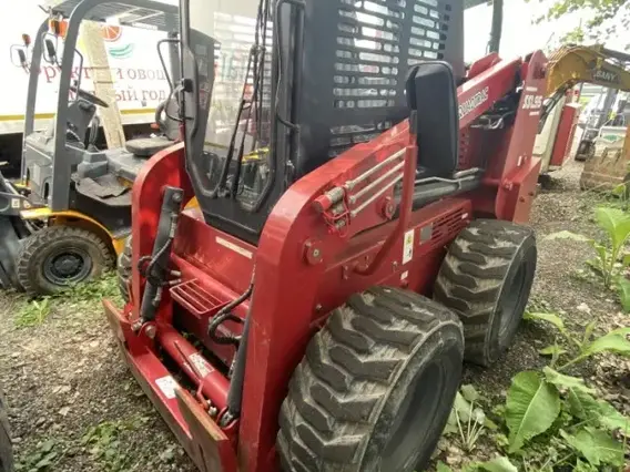 Фронтальный погрузчик QUADTRAC SSL95 2023 года б/у