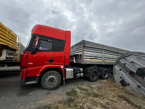 Седельный тягач Shacman SX42584V324 2022 года б/у фото 4