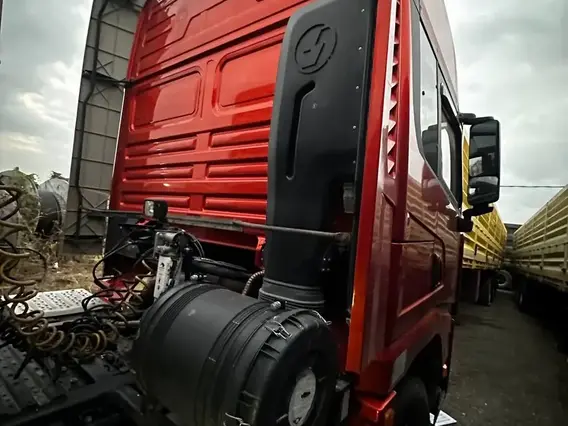 Седельный тягач Shacman SX42584V324 2022 года б/у фото 6