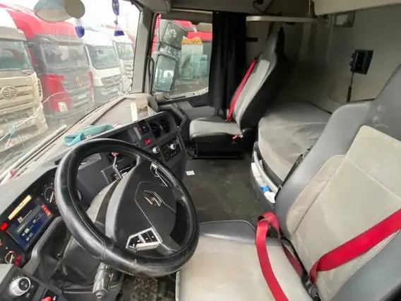 Седельный тягач Renault T 2018 года б/у фото 7