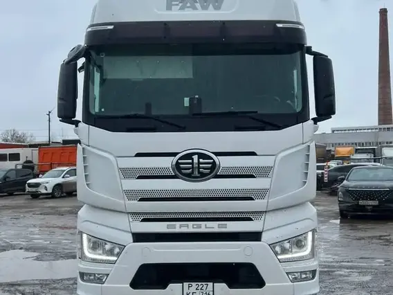 Седельный тягач FAW J7 2023 года б/у фото 2