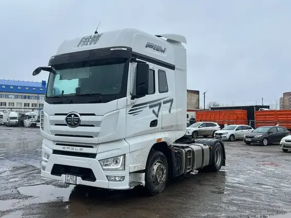 Седельный тягач FAW J7 2023 года б/у фото 3